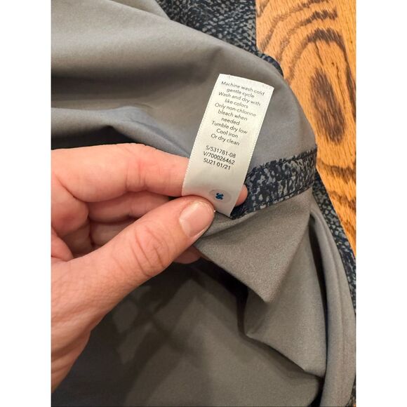 Athleta Viper Black Gray Zephyr Print Crew Neck Sleeveless Tank Top Size Medium - Picture 5 of 5